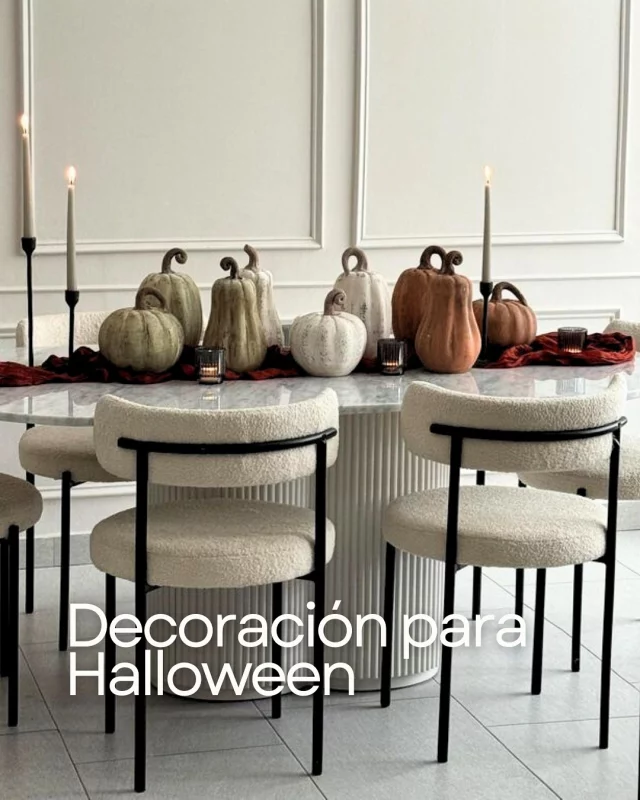 💡Os traemos ideas de decoración para tu casa.

🎃Las decoraciones de Halloween no tienen por qué ser estridentes.
Por eso en BAMMA te dejamos unas ideas sutiles para elevar tu espacio en estas fechas: calabazas naturales, cera derretida en botellas de vino, mazorcas que actúan de flores secas, espejos desgastados y mesas que juegan con luz y sombras.

¿Cuál es vuestra favorita?